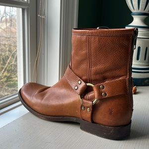 Women’s leather Frye boots